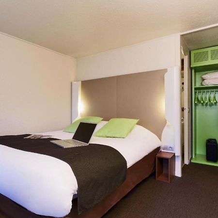 Hotel Campanile Saint-Quentin-En-Yvelines Montigny-le-Bretonneux Exterior foto