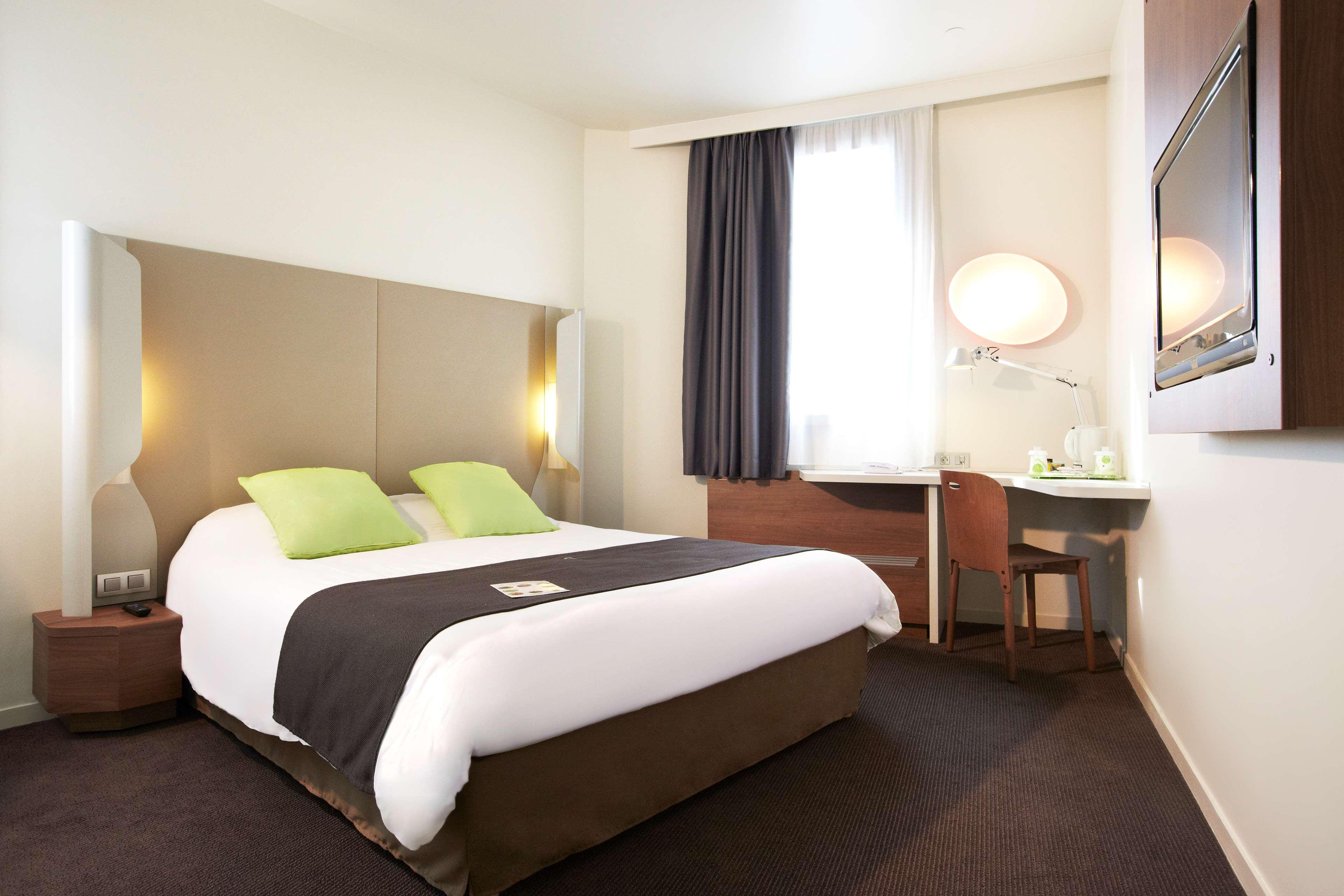 Hotel Campanile Saint-Quentin-En-Yvelines Montigny-le-Bretonneux Exterior foto