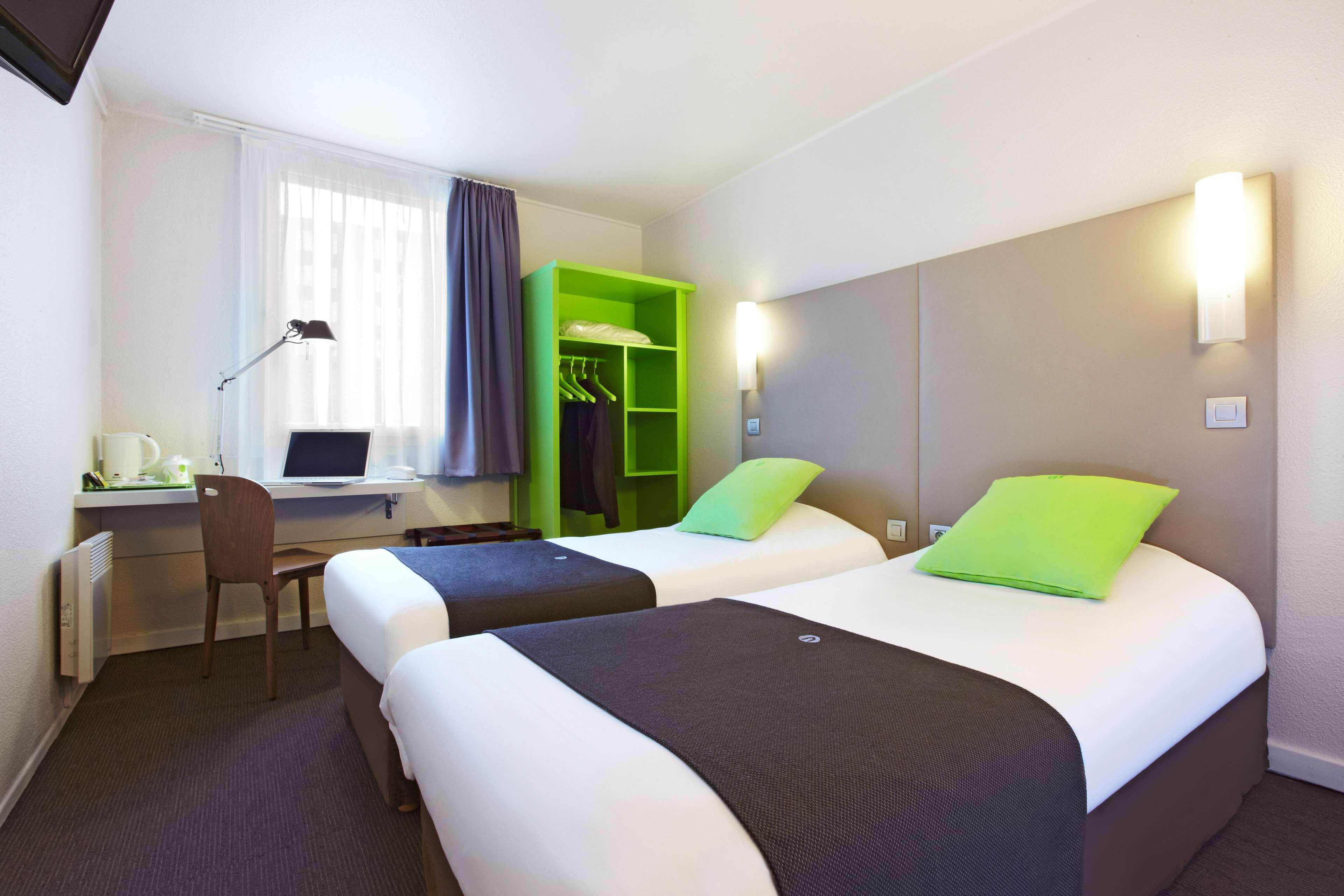 Hotel Campanile Saint-Quentin-En-Yvelines Montigny-le-Bretonneux Exterior foto