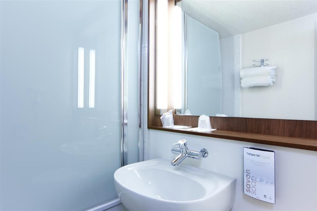 Hotel Campanile Saint-Quentin-En-Yvelines Montigny-le-Bretonneux Zimmer foto