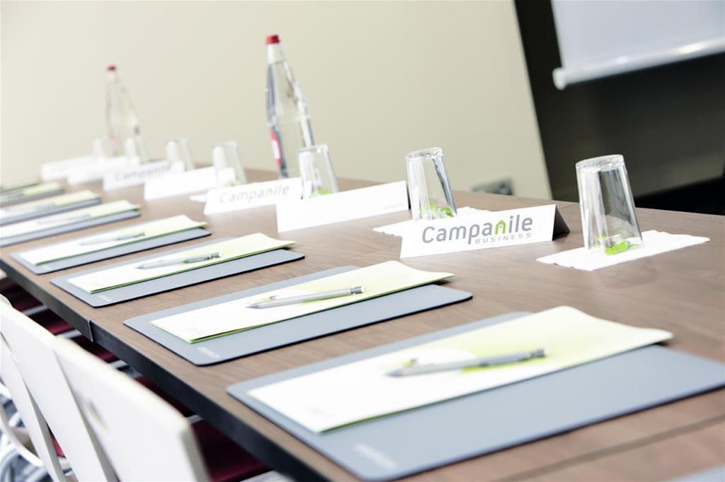 Hotel Campanile Saint-Quentin-En-Yvelines Montigny-le-Bretonneux Exterior foto