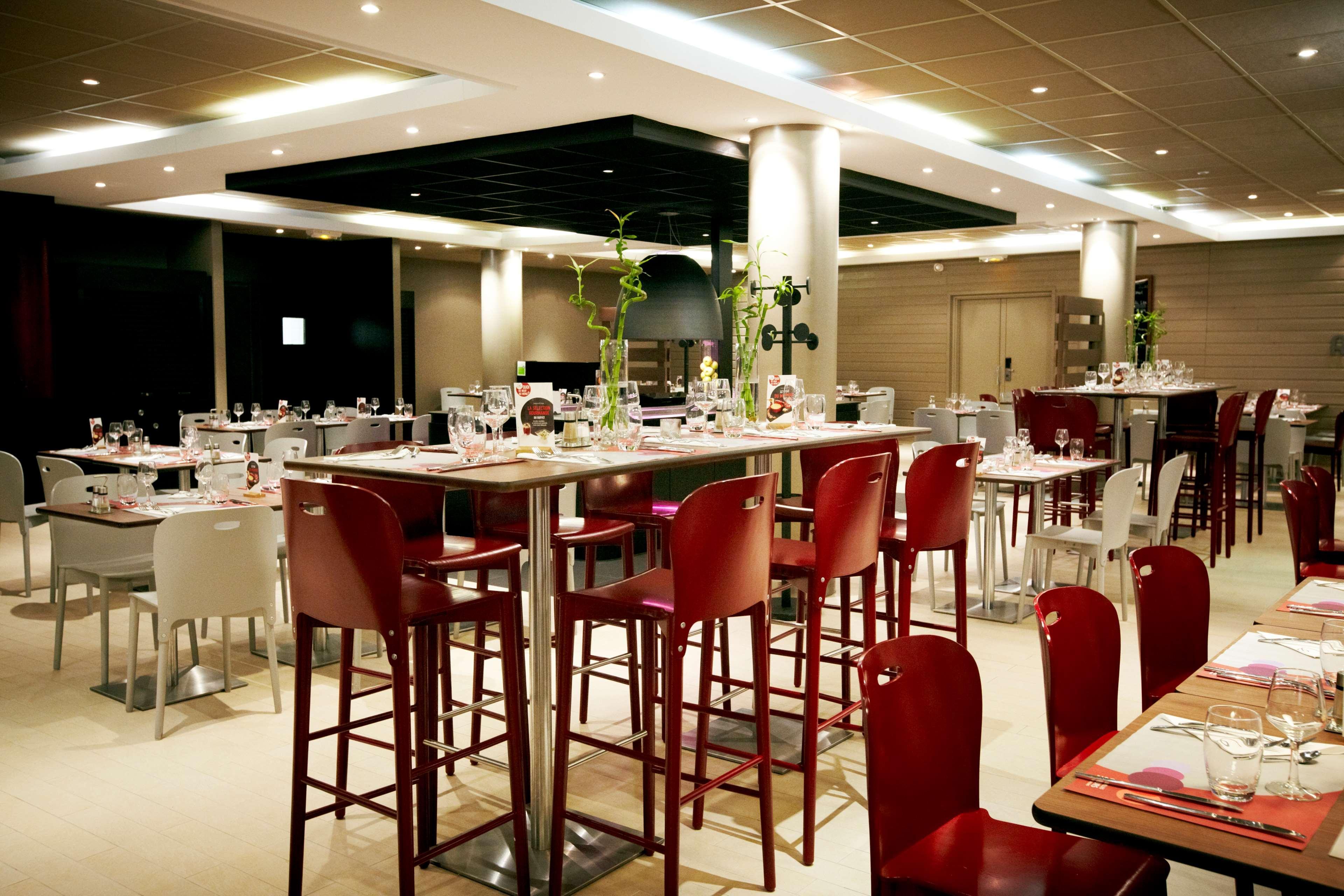 Hotel Campanile Saint-Quentin-En-Yvelines Montigny-le-Bretonneux Exterior foto