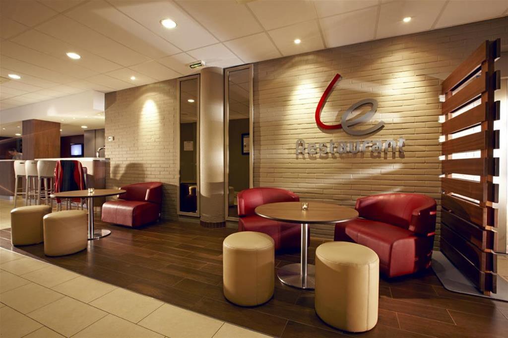 Hotel Campanile Saint-Quentin-En-Yvelines Montigny-le-Bretonneux Restaurant foto