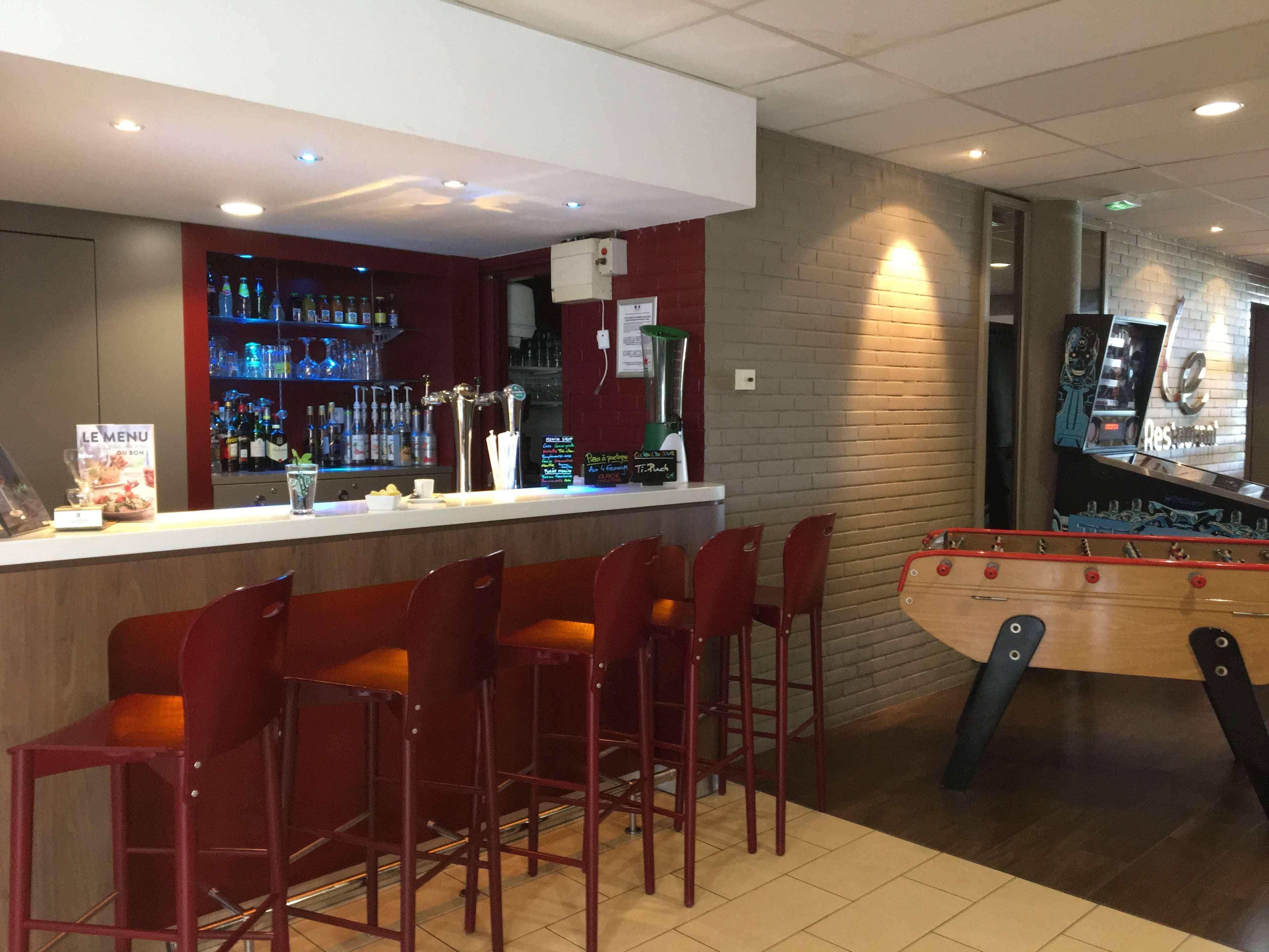 Hotel Campanile Saint-Quentin-En-Yvelines Montigny-le-Bretonneux Exterior foto