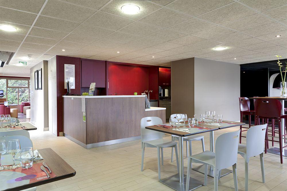 Hotel Campanile Saint-Quentin-En-Yvelines Montigny-le-Bretonneux Exterior foto